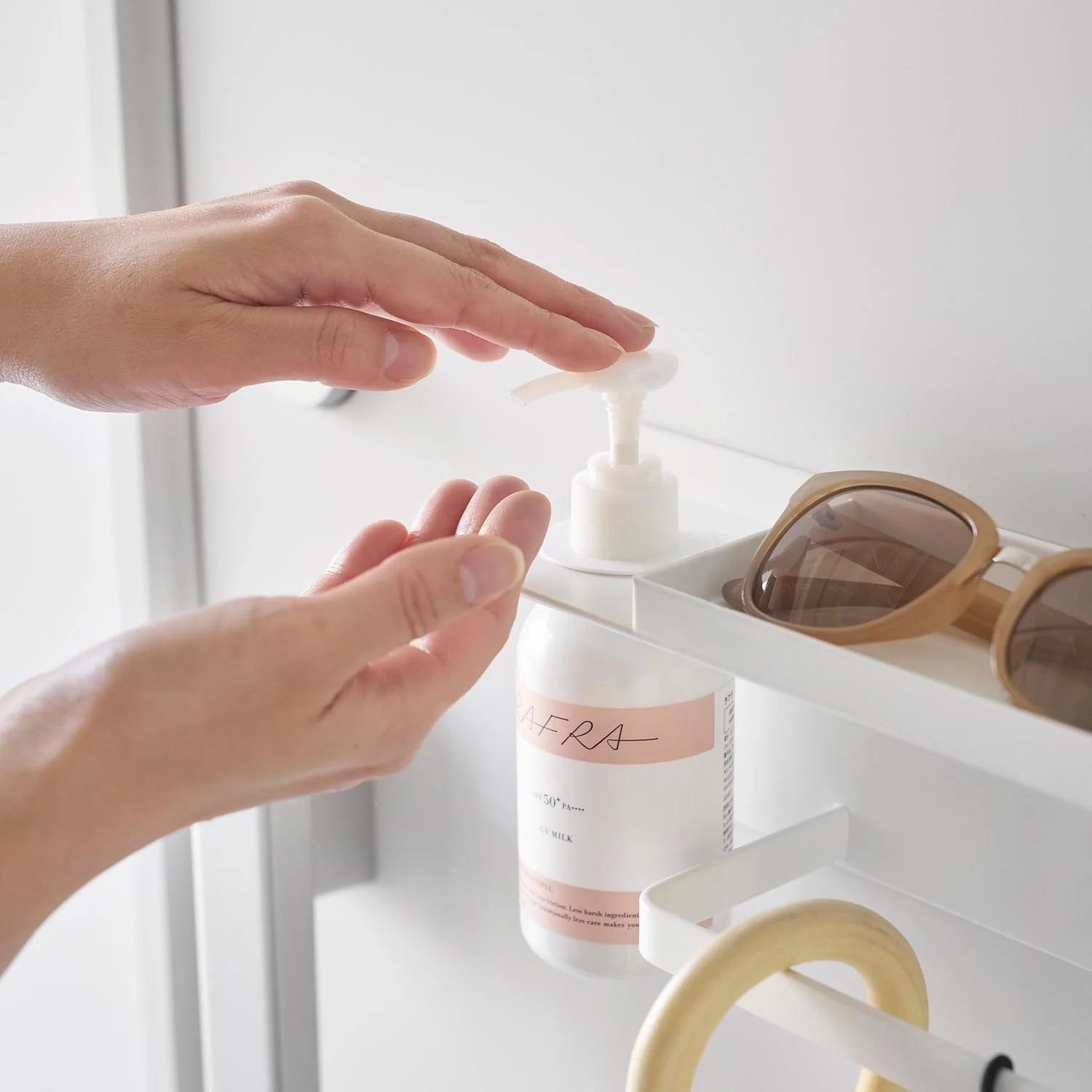 Magnetic UV Protection Storage Holder Tower