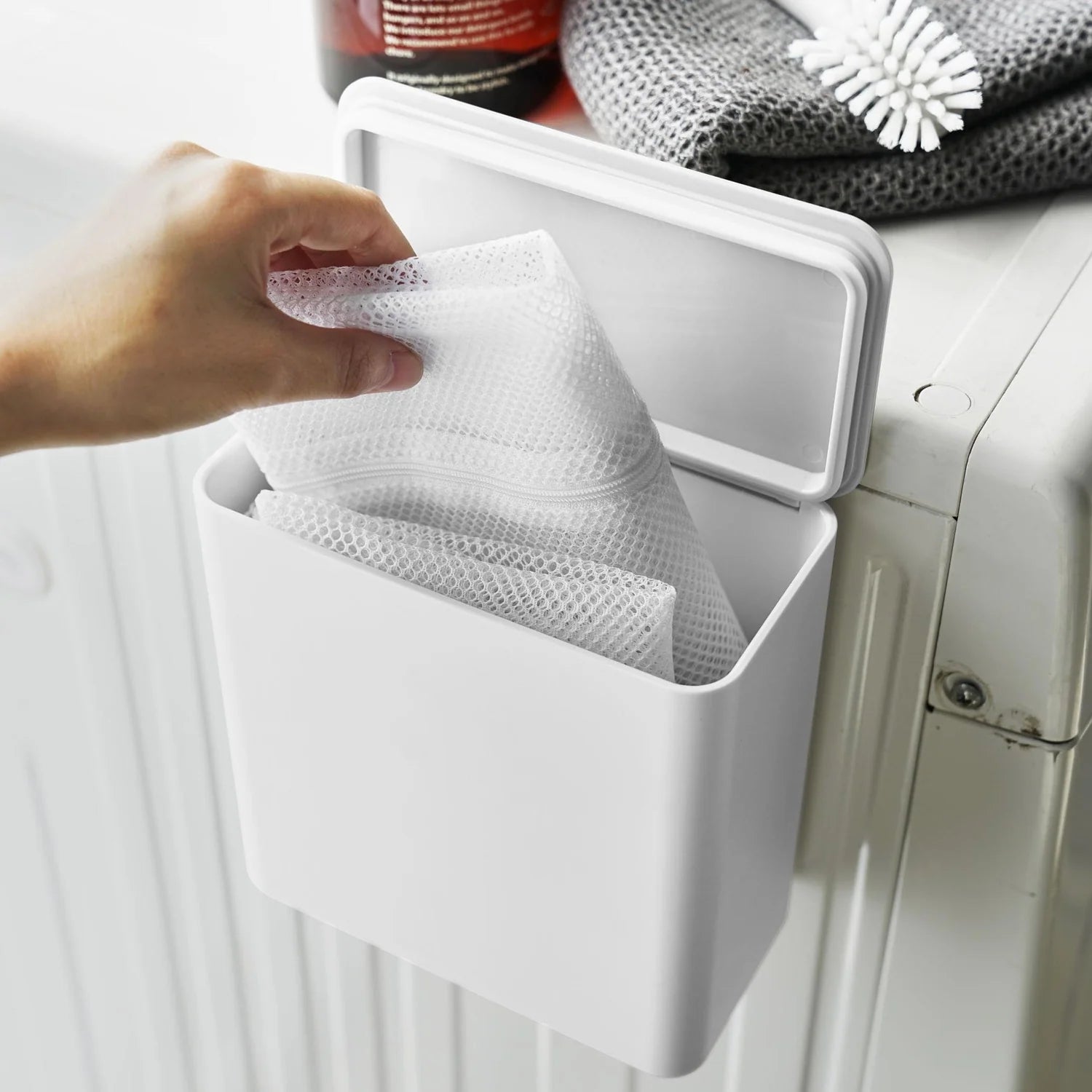 Magnet Capsule Detergent Storage Tower