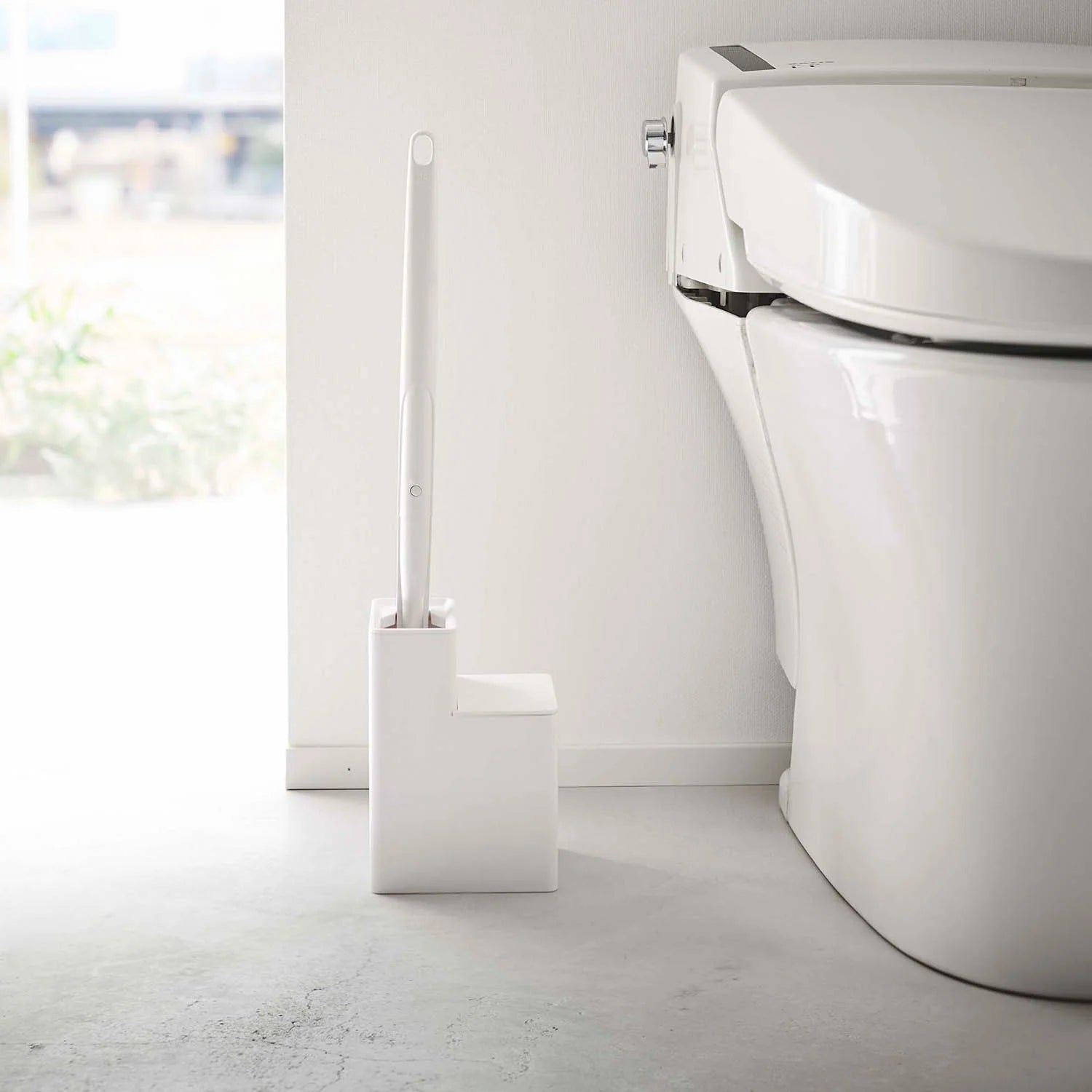 Stand tower dedicated to disposable toilet cleaners