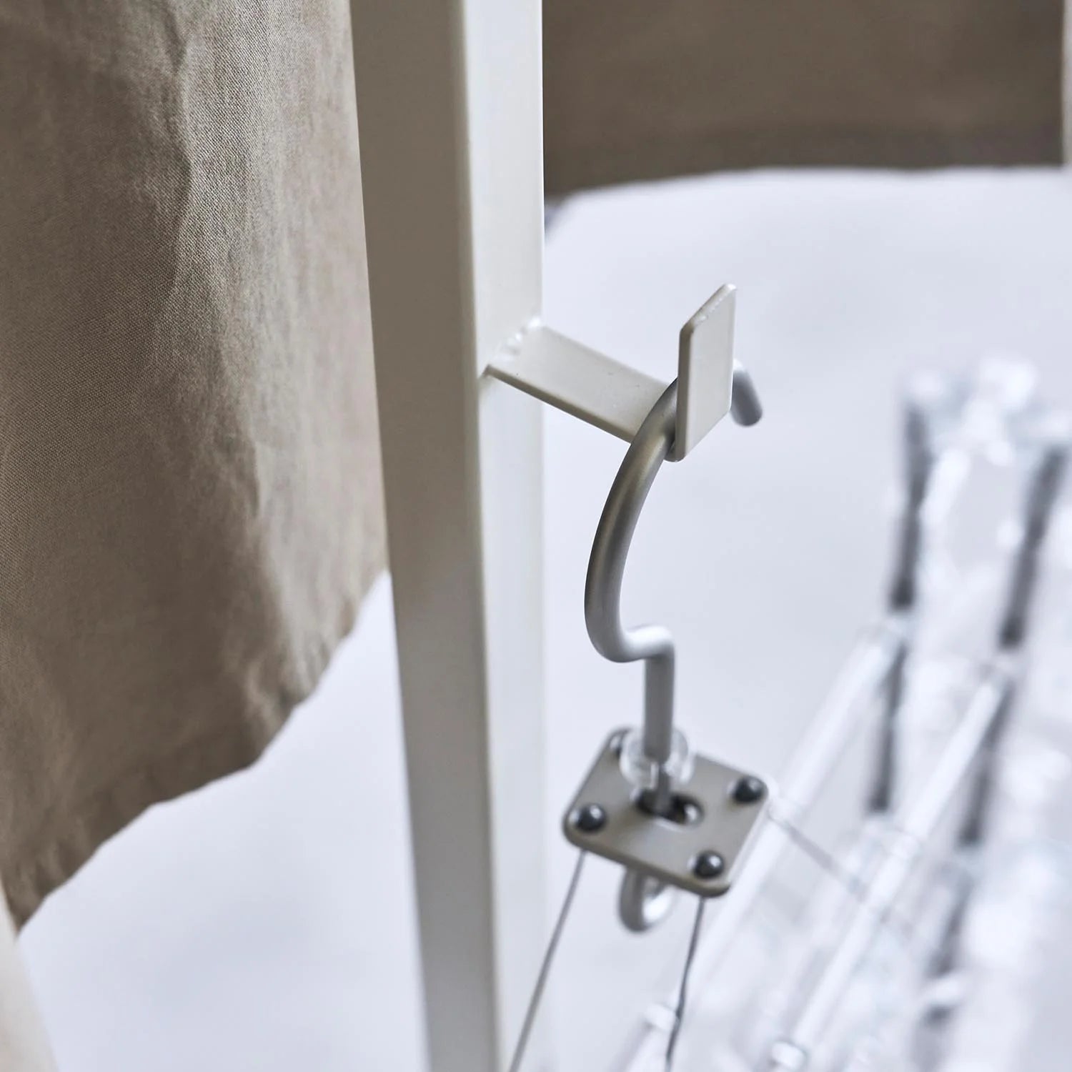 Foldable indoor clothes drying tower