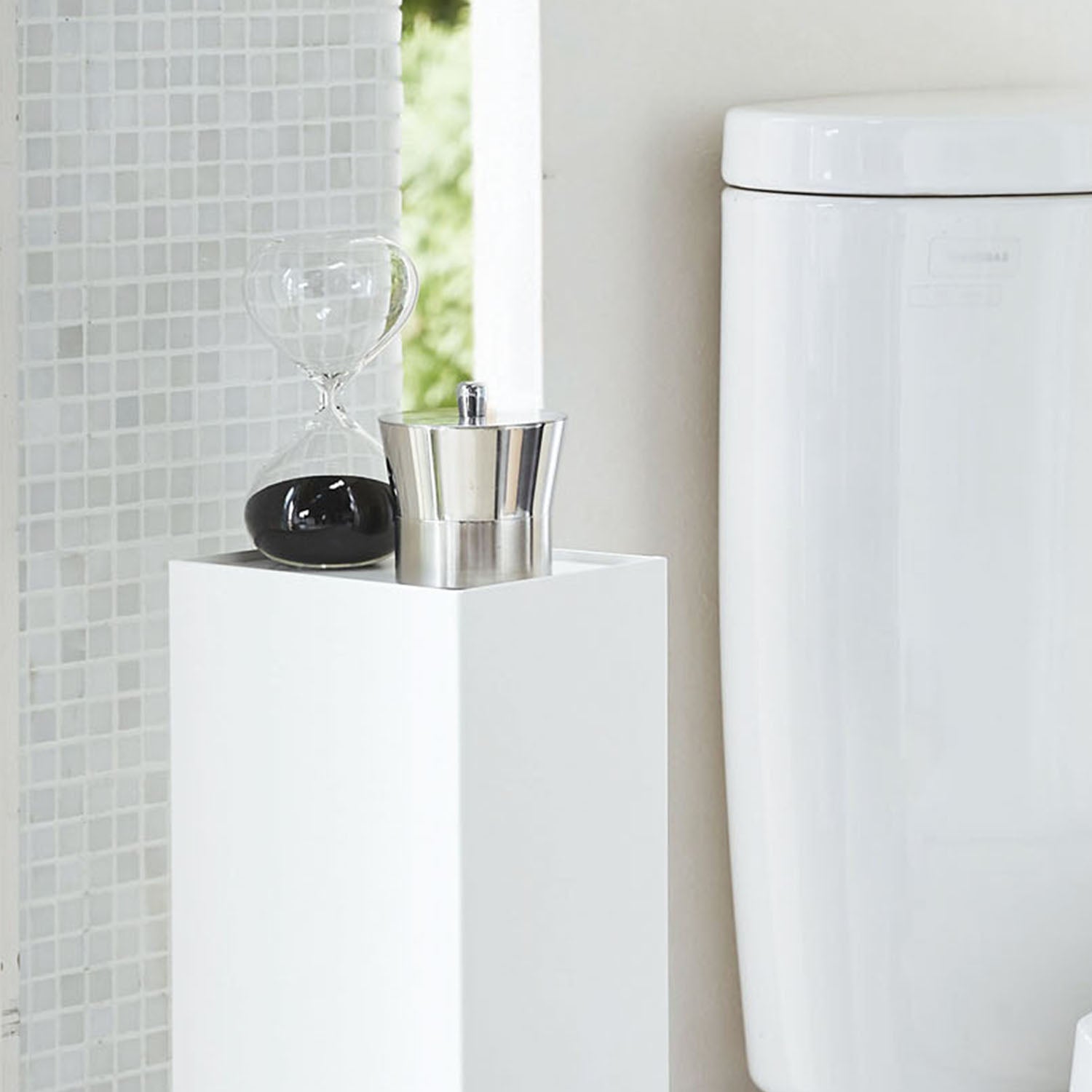 Slim bathroom storage rack tower