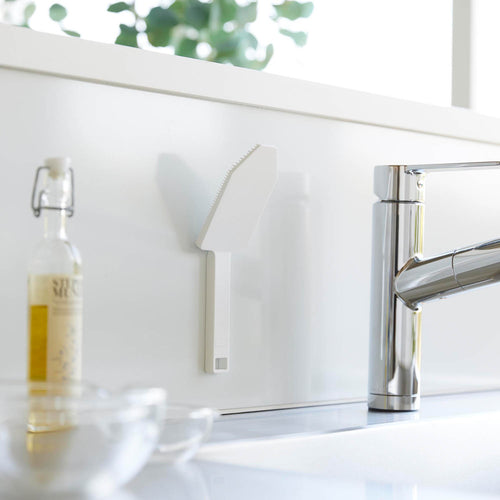 Magnet handle type silicone brush tower